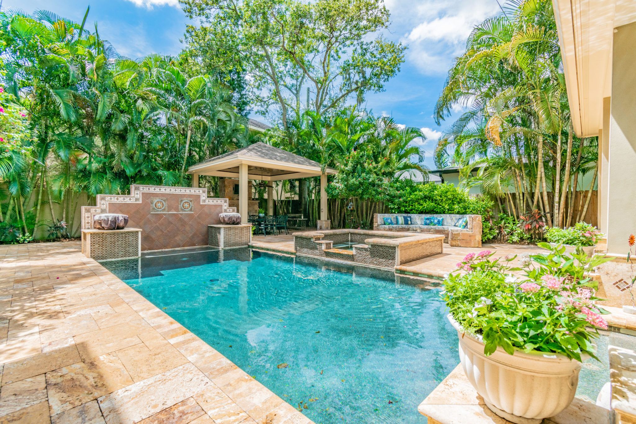 Mansions on the Market Swann Estates stunner TBBW