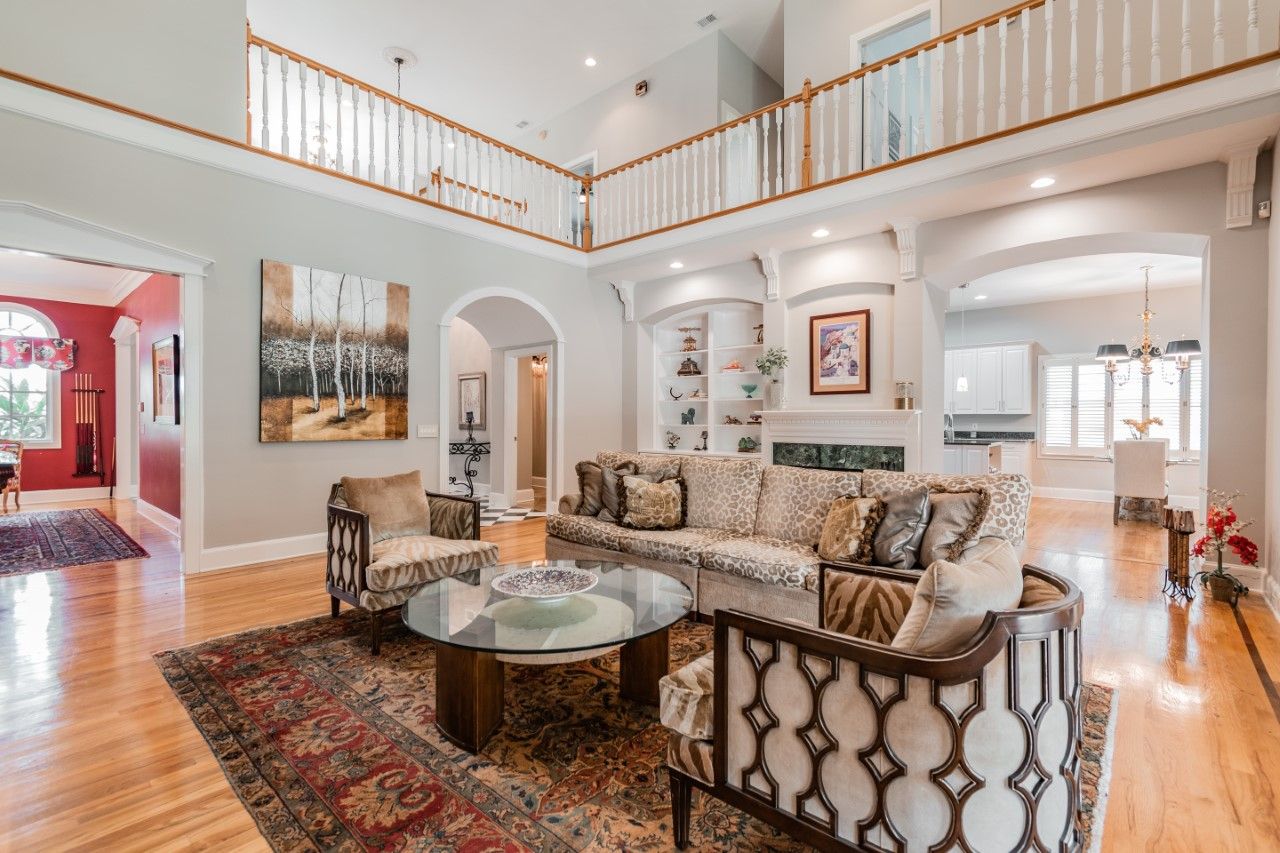 Mansions on the Market Swann Estates stunner TBBW