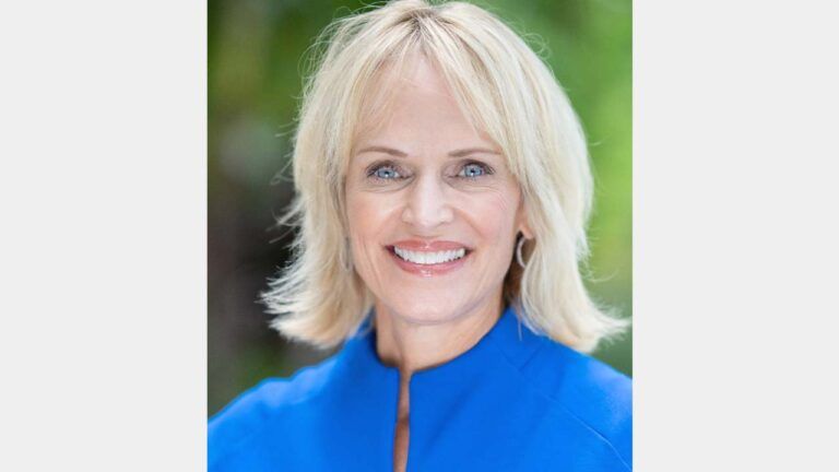 Molly-James-Headshot-CROP