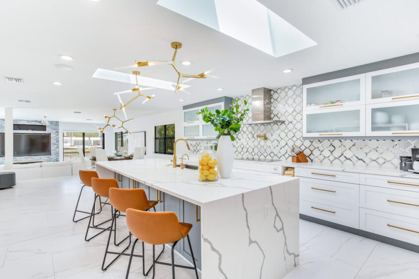 654 Snug Island Clearwater FL-large-025-043-Kitchen-1500x1000-72dpi