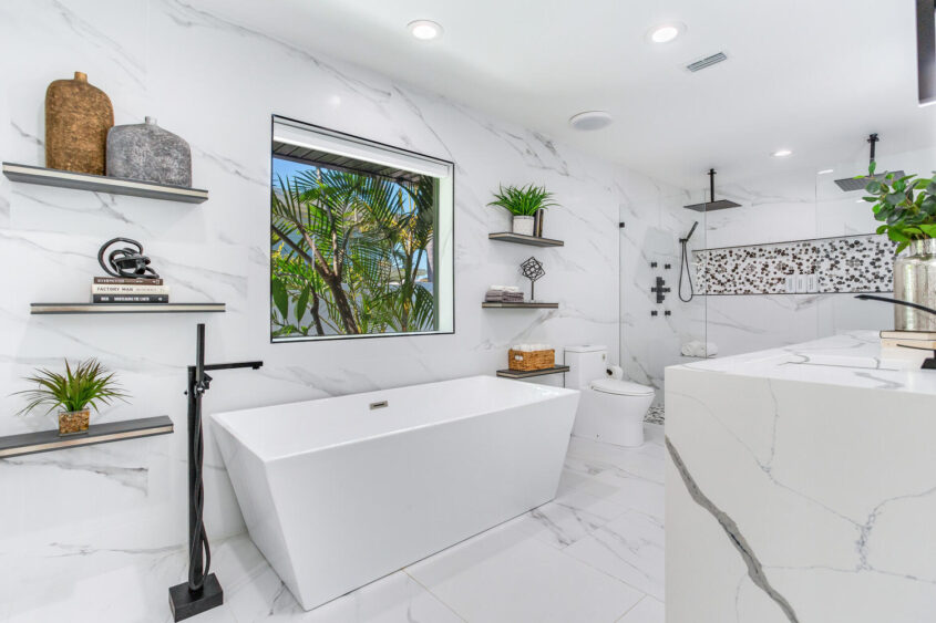 654 Snug Island Clearwater FL-large-054-019-Primary Bath-1500x1000-72dpi