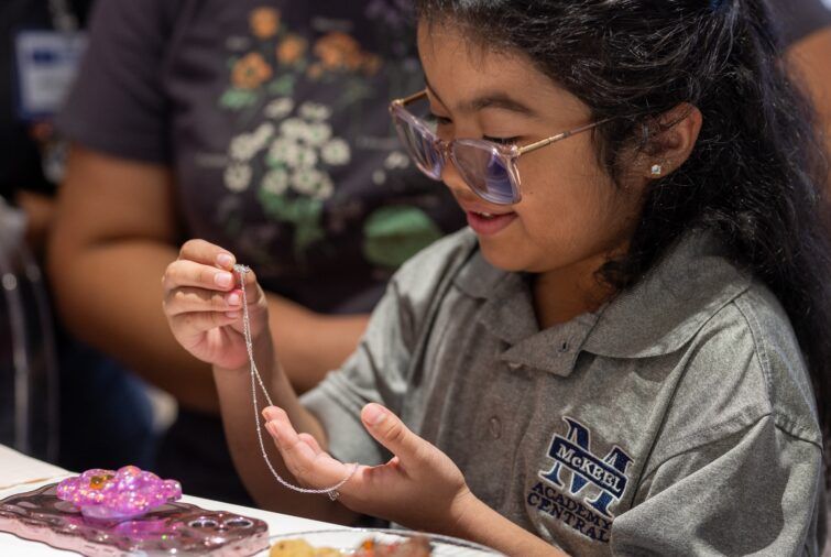 20241021_Keetzally Baca_Kendra Scott jewelry