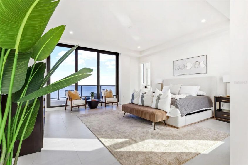Mansions on the Market: Penthouse at Hyde Park House (PHOTOS)