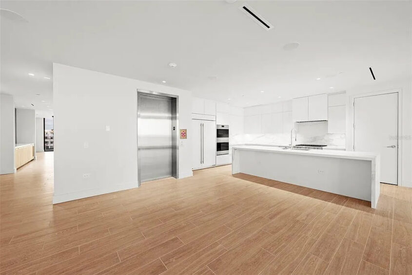 Regis 4 copy Regis-longboat-residences-403