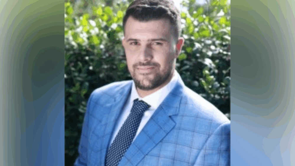 Pedro Tonietto, CEO and chief investment officer of Wealth Warden Partners, poses outdoors in a blue suit, representing the firm’s leadership behind its Tampa expansion.