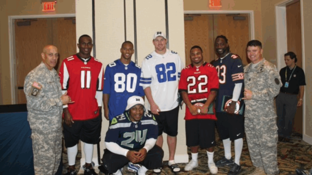 Doug Martin stands with NFL players and U.S. Army service members during a 2013 Pro Bowl visit to Schofield Barracks in Hawaii.