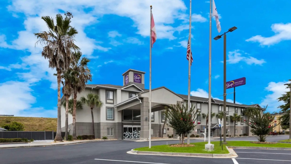Sleep Inn and Suites Valdosta, a recently renovated 71 room hotel sold for $5.2 million.