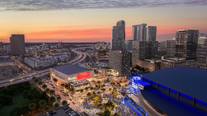 Renderização aérea de um distrito de entretenimento planejado próximo à Benchmark International Arena, no centro de Tampa