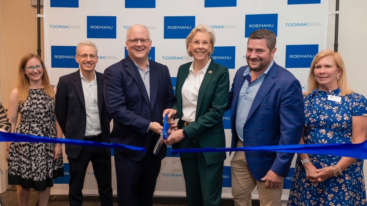 John Beacham and Mayor Jane Castor cut the ribbon at Toorak Capital Partners’ Tampa headquarters opening, joined by company and community leaders.