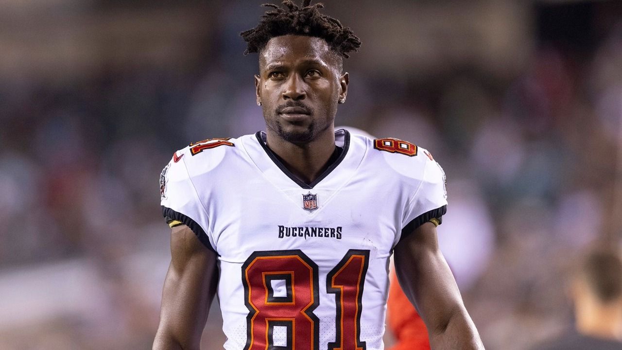 Antonio Brown in Tampa Bay Buccaneers uniform during an NFL game