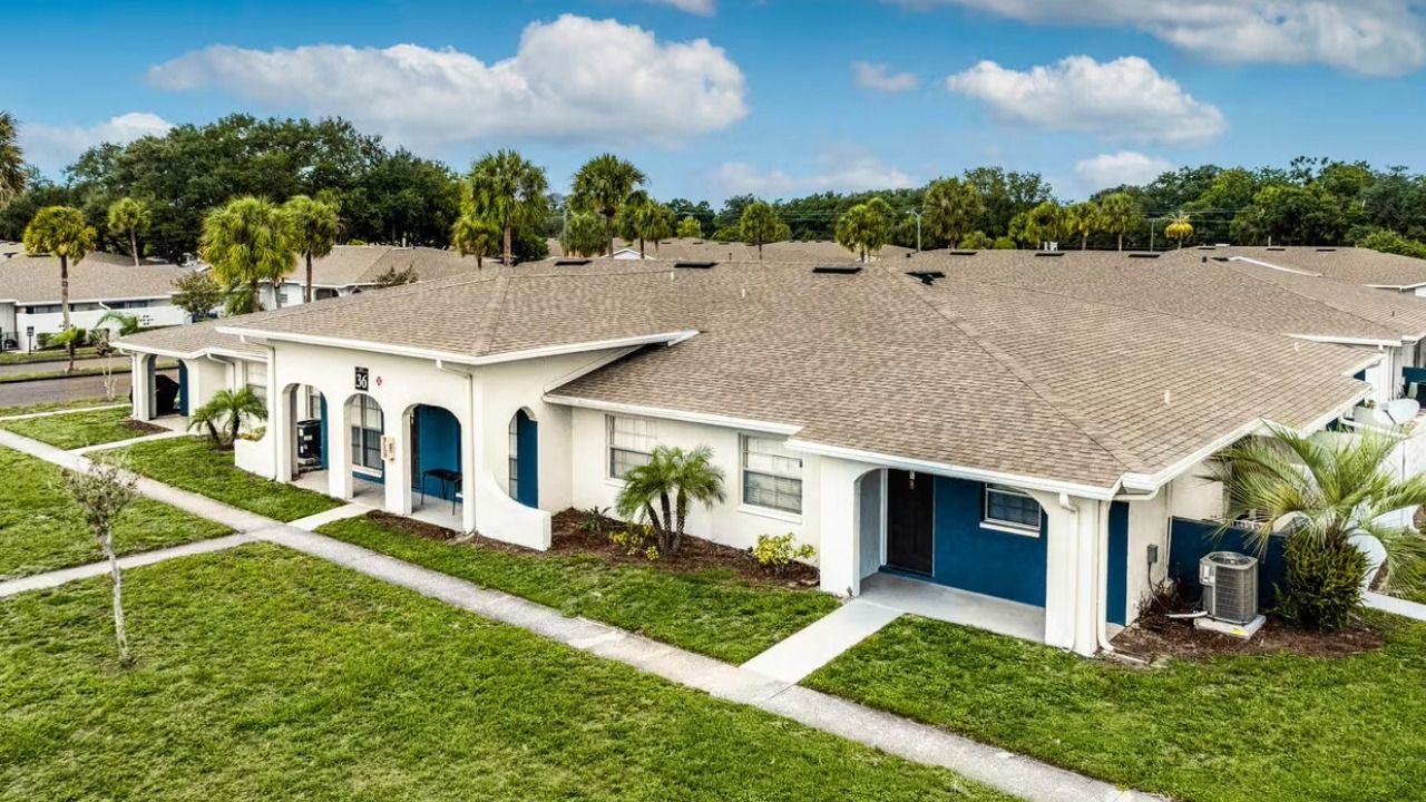 Exterior view of Summit West Apartments in Temple Terrace
