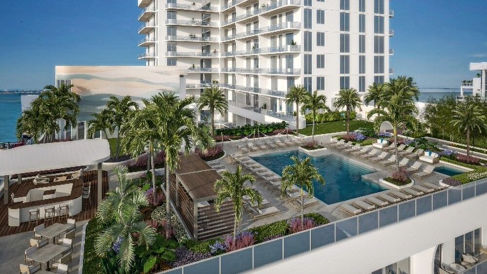 Sarasota condo offers buyers free golf club membership to drive sales