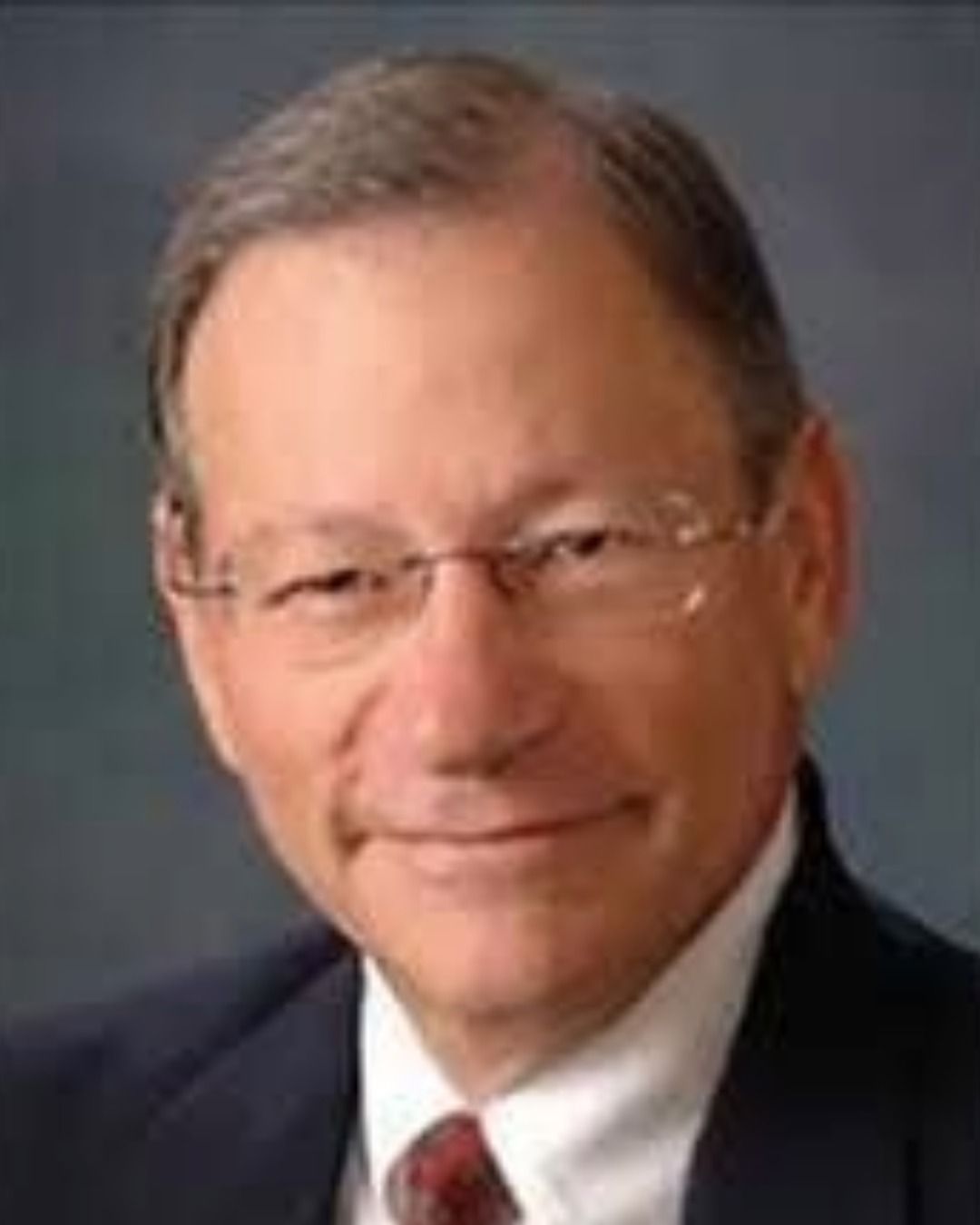 Headshot of Les Rubin, founder and president of Main Street Economics