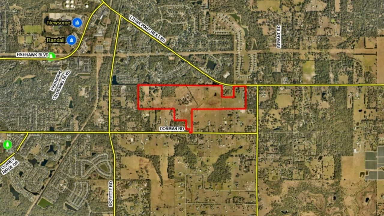 Aerial map showing approximately 190 acres outlined in red north of Dorman Road and south of Lithia Pinecrest Road in southeastern Hillsborough County, the site of a proposed 280-home community.