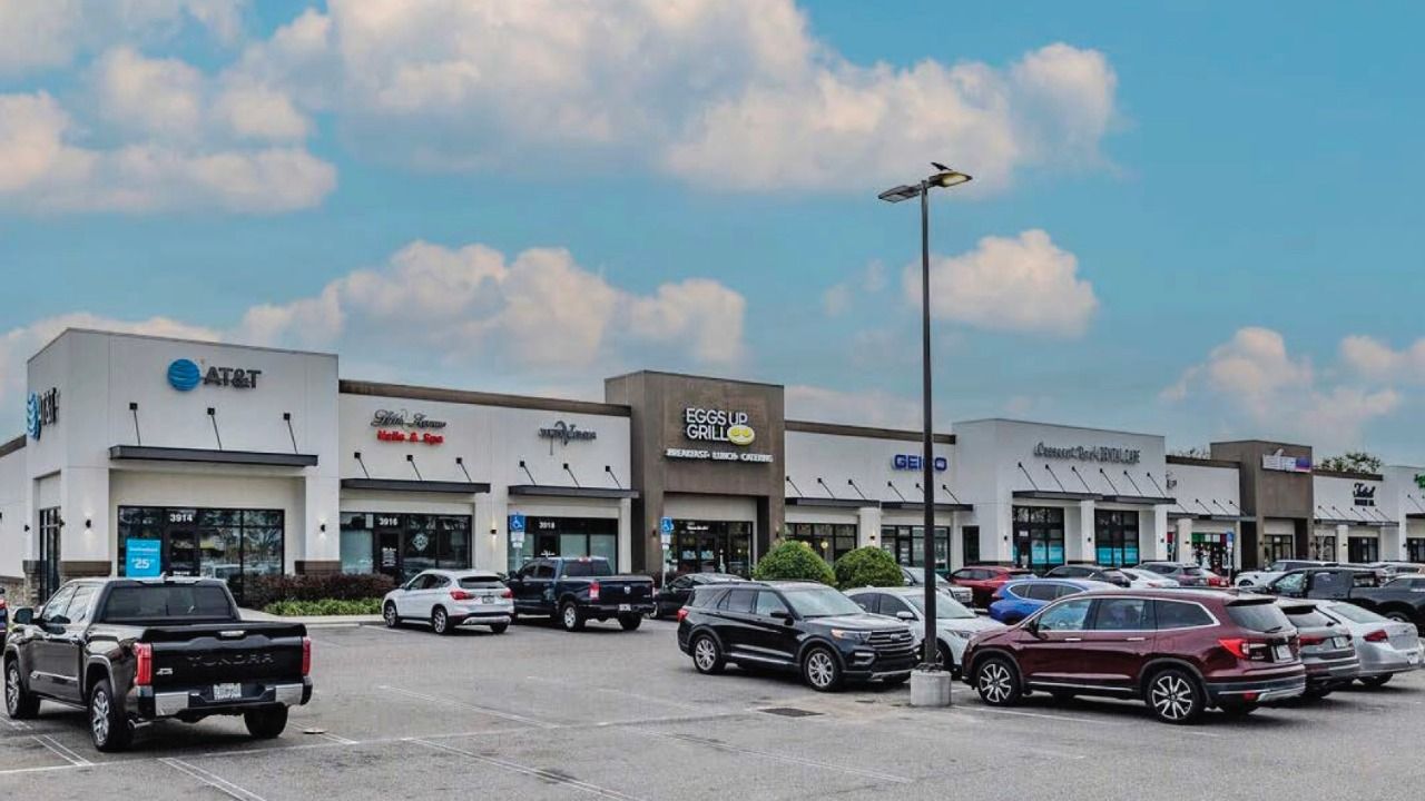 The Shoppes at Crescent Park retail center in Riverview, featuring tenants including AT&T, Eggs Up Grill, GEICO and Heartland Dental.