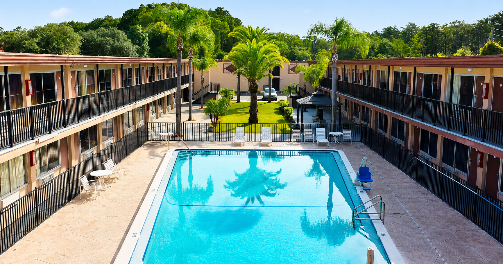 Pool courtyard at the La Vista Inn in Port Richey, the hotel proposed for conversion into a 122-unit apartment community.